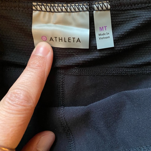 ATHLETA Bettona 2 in 1 Skort Crop Leggings - Medium Tall - Picture 3 of 8